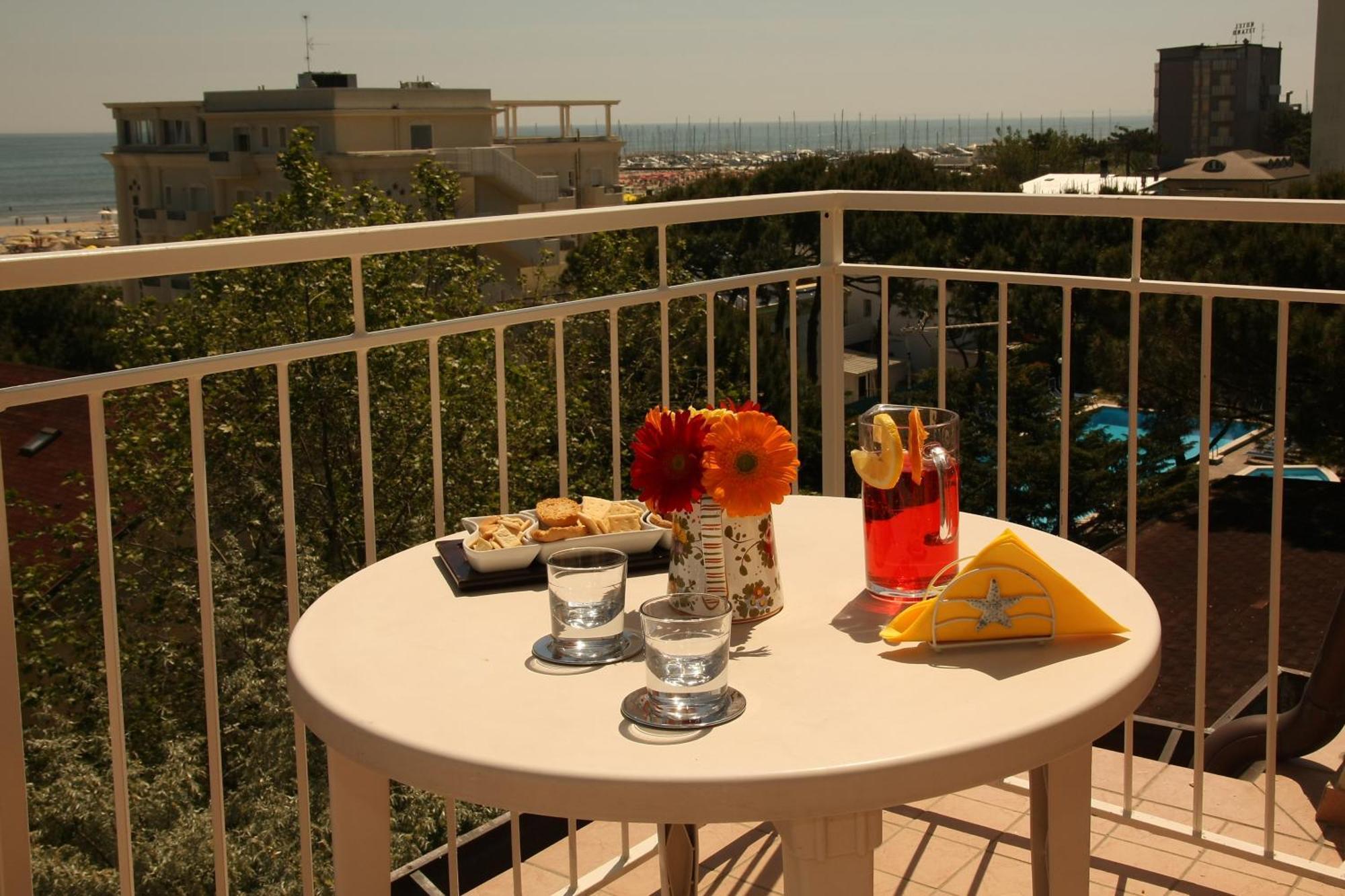 Hotel Santiago Milano Marittima Exterior photo