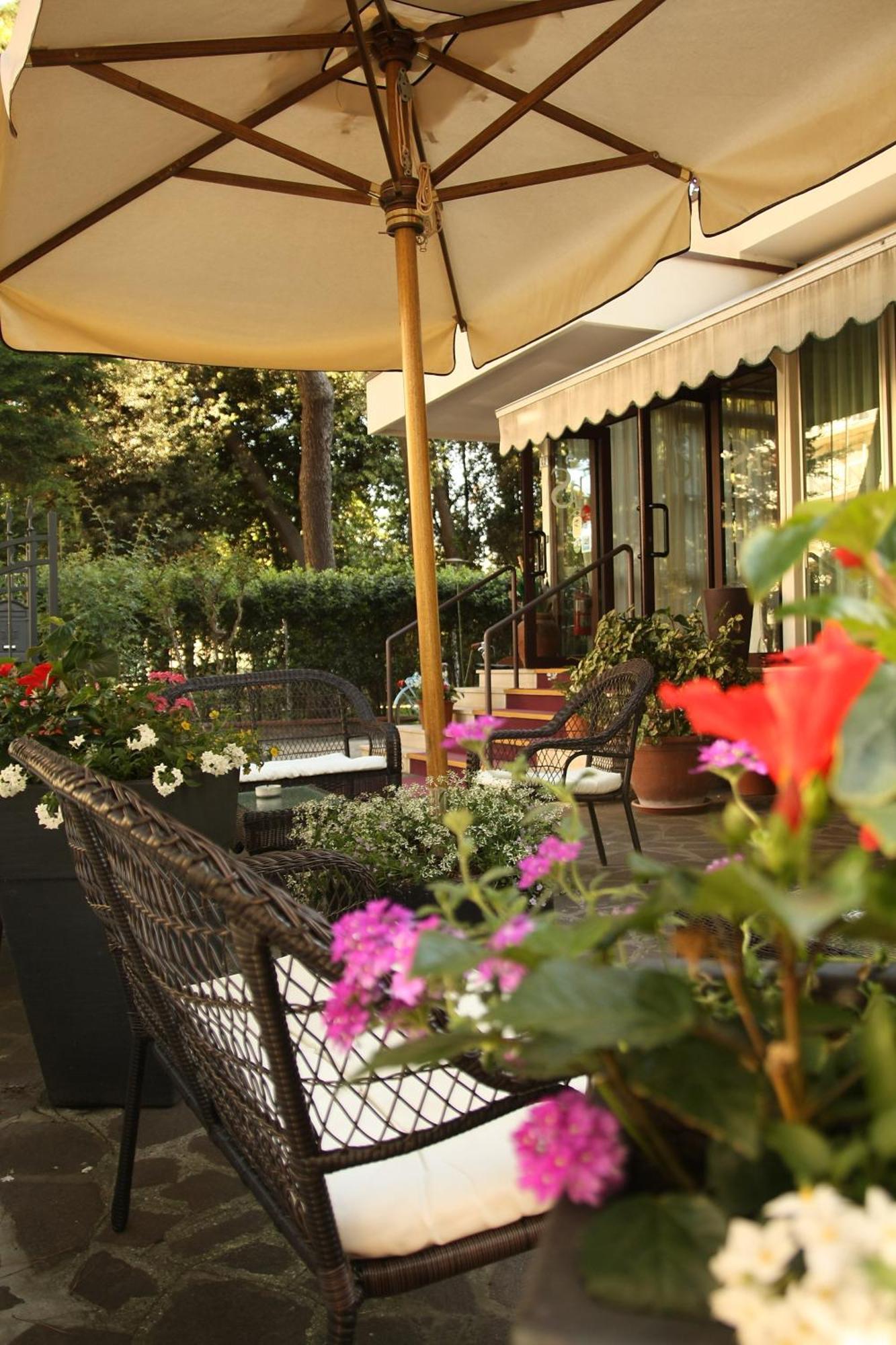 Hotel Santiago Milano Marittima Exterior photo