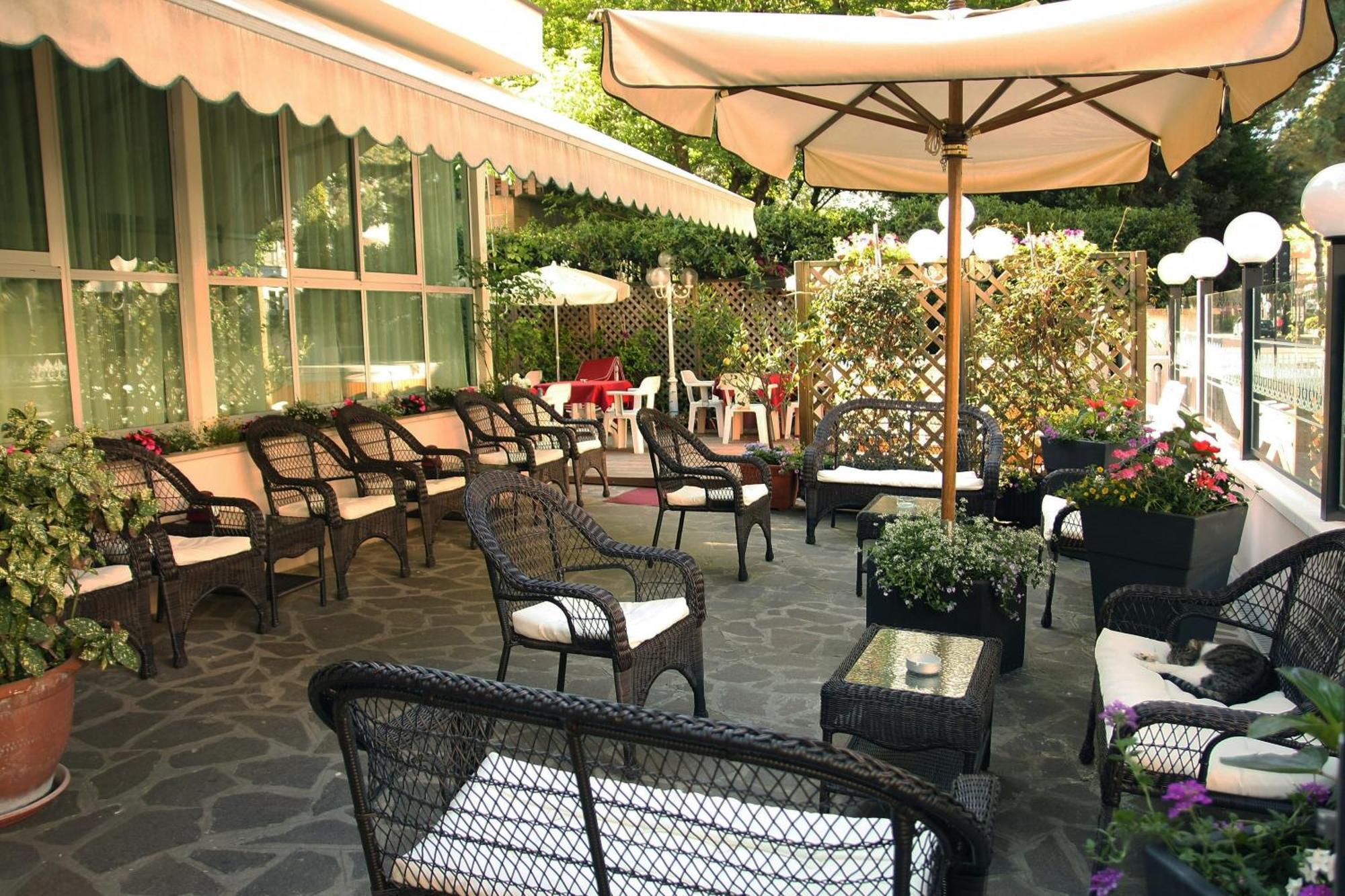 Hotel Santiago Milano Marittima Exterior photo