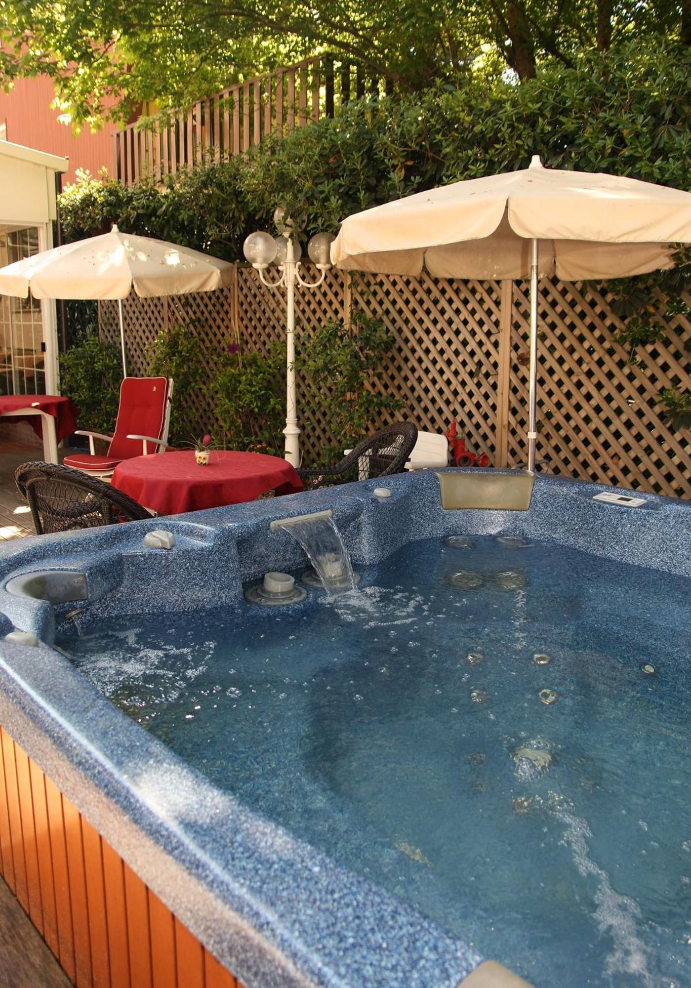 Hotel Santiago Milano Marittima Exterior photo